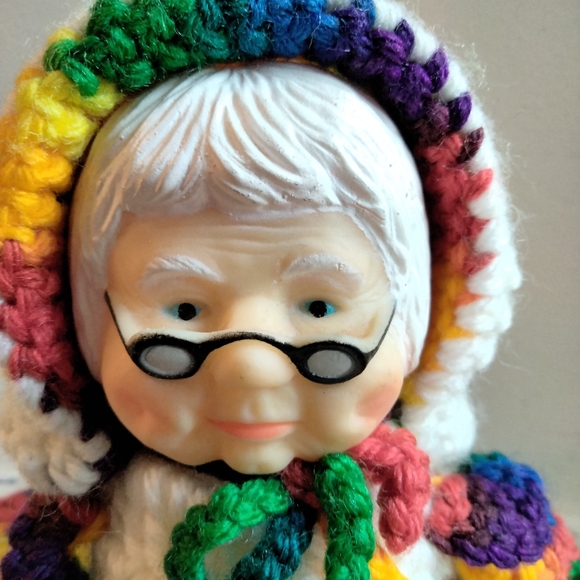 Vintage handmade Mrs. Claus pride rainbow 🌈 Christmas 🎄 tree topper figurine - Picture 9 of 9